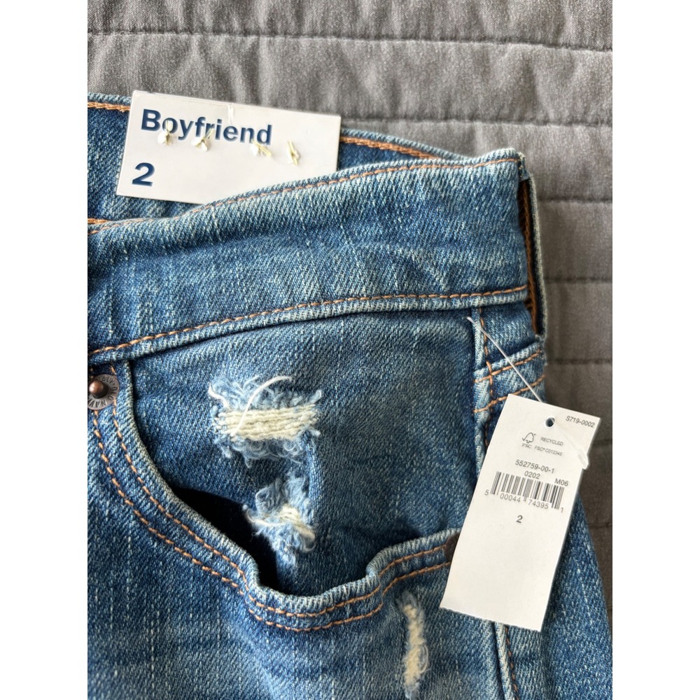 NWT Old Navy Boyfriend‎ Mid-Rise Distressed Jeans Medium Wash Blue Size 2 NEW - Picture 2 of 9